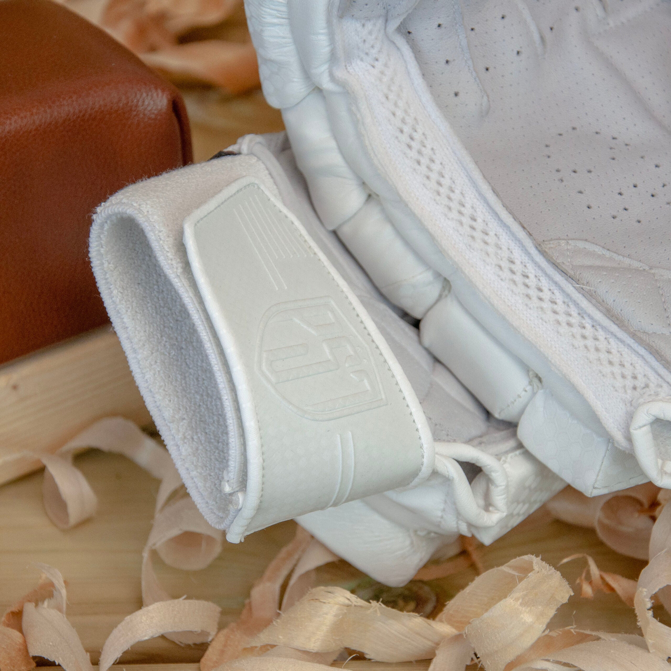Phantom PS7 White - Batting Gloves